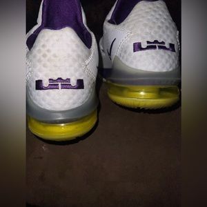 2020
LeBron 17 Low 'Lakers'
